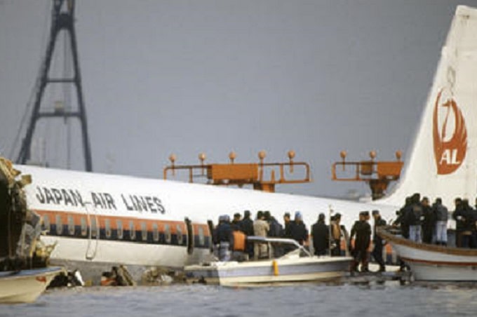 羽田沖墜落事故を起こした日本航空350便の画像